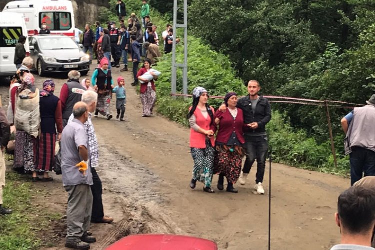 Otomobil u&ccedil;uruma yuvarlandı: 1 &ouml;l&uuml;, 5 yaralı