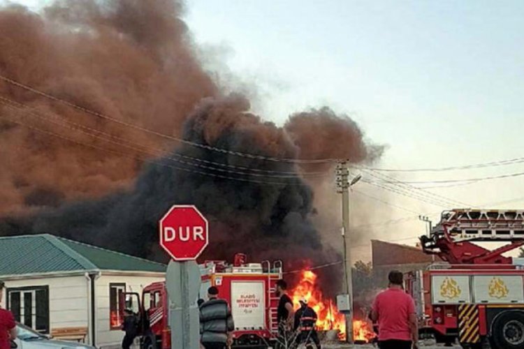 İnşaat malzemelerinin bulunduğu depoda korkutan yangın