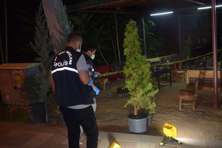 &Ccedil;ay ocağında oturanlara silahlı saldırı: 1 &ouml;l&uuml;, 2 yaralı