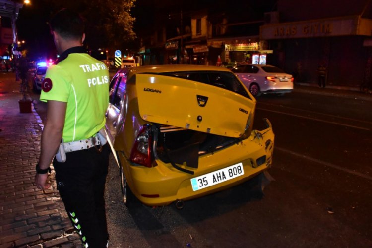 Otomobil ile motosiklet &ccedil;arpıştı: 1'i polis 2 yaralı