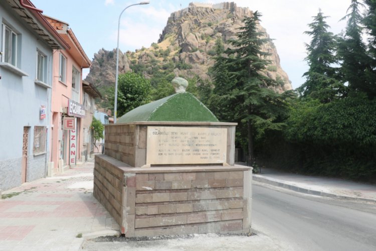 Kep&ccedil;elerin kaldıramadığı t&uuml;rbe yol ortasında kaldı