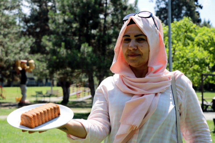13 yıl &ccedil;alıştığı fabrikada arkadaşlarına 'kek' ikram etti, işinden oldu