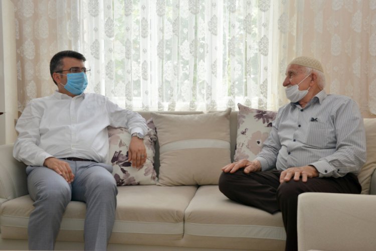 Bursa Yıldırım Belediye Başkanı Yılmaz, Akif amcaya misafir oldu