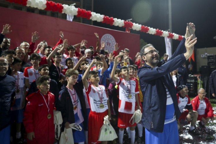 Gen&ccedil;lik ve Spor Bakanlığı, m&uuml;lteci gen&ccedil;ler i&ccedil;in spor tesisleri inşa ediyor