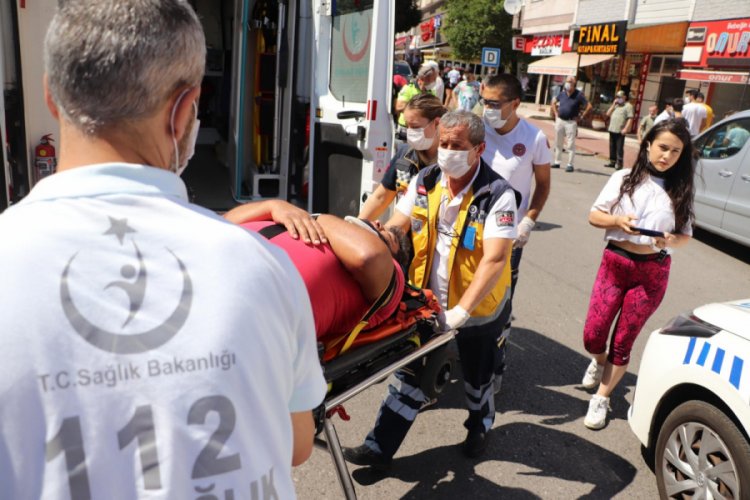 Motosiklet yaya &ccedil;arptı: 2 yaralı