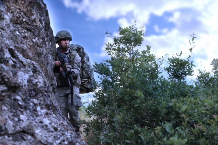4 PKK'lı ter&ouml;rist, Silopi'de g&uuml;venlik g&uuml;&ccedil;lerine teslim oldu