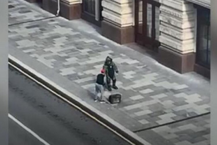 Rusya'da patlatılan ş&uuml;pheli &ccedil;antanın i&ccedil;inden pizza &ccedil;ıktı