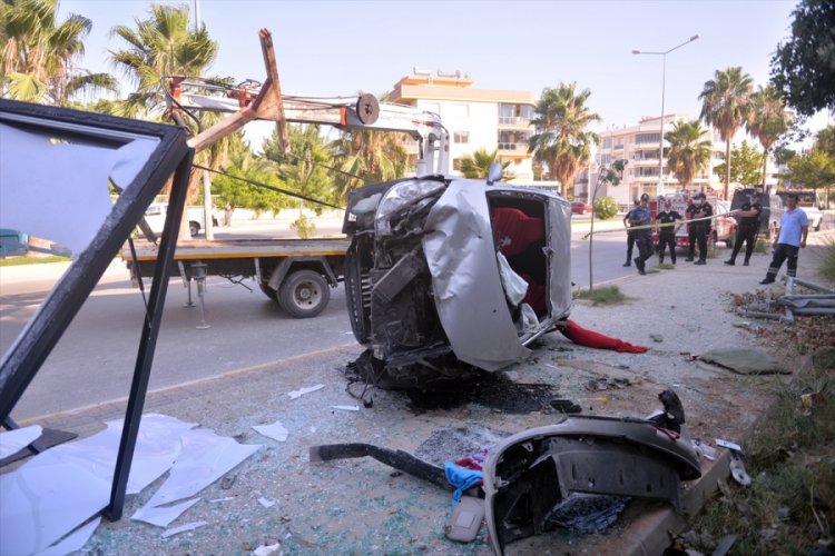 Takla atan otomobildeki 4 polis yaralandı