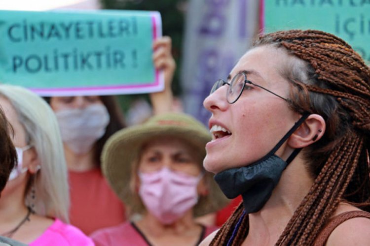 Pınar G&uuml;ltekin cinayetini protesto eden kadınlara laf atan kişiye tepki