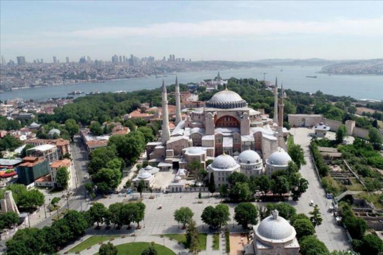 Ayasofya Camisi i&ccedil;in Fetih Suresi okundu