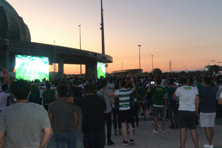Bursalılar Bursaspor ma&ccedil;ını dev ekrandan izledi