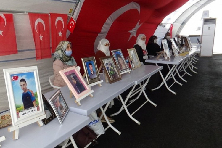 HDP önündeki ailelerin evlat nöbeti 325'inci gününde