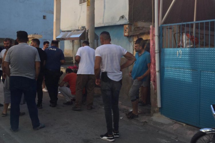Silahlı kavgada yoldan ge&ccedil;en 3 aylık hamile kadın da yaralandı