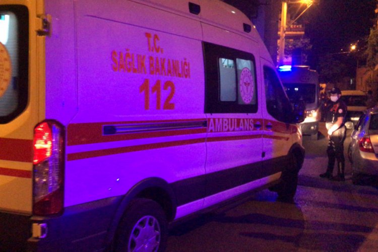 Bursa'da d&uuml;n&uuml;rlerin kavgası kanlı bitti: 1 &ouml;l&uuml;, 1 ağır yaralı