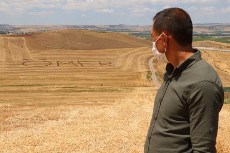 &Ouml;len kardeşinin adını 10 yıldır tarlaya yazıyor