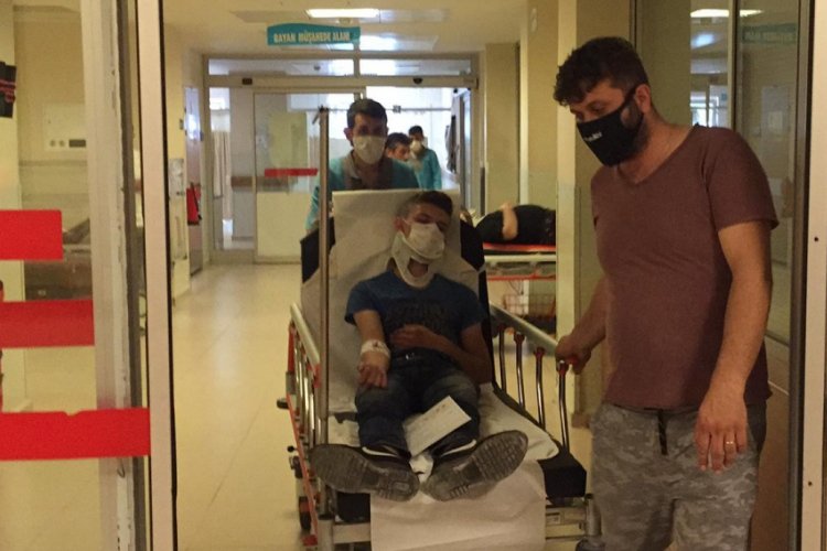 Bursa'da gaz telli takılı kaldı, 2 gen&ccedil; &ouml;l&uuml;mden d&ouml;nd&uuml;