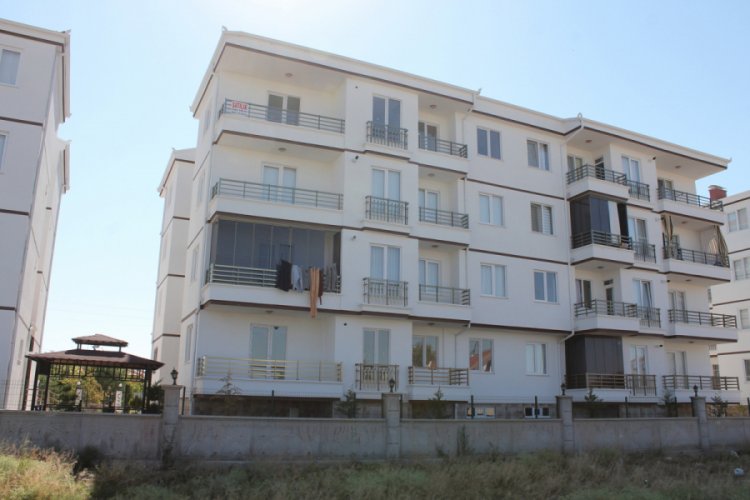 Balkondan d&uuml;şen minik Binnaz hayatını kaybetti