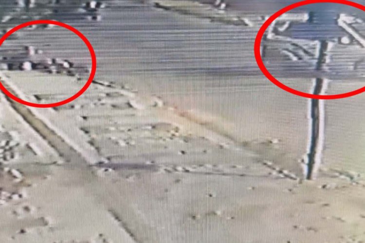 Bursa'da motosikletliye &ccedil;arptı ve ka&ccedil;tı: Kaza anı kameralara yansıdı