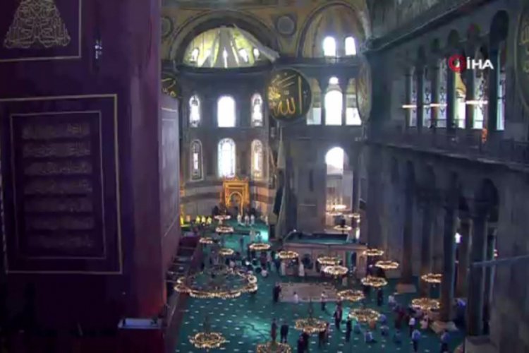 Ayasofya-i Kebir Cami-i Şerifi'nde namaz &ouml;ncesi Kur'an-ı Kerim tilaveti
