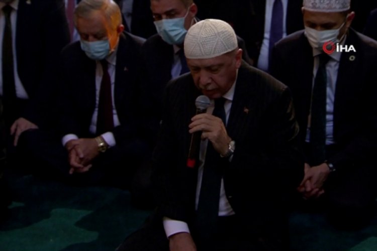 Cumhurbaşkanı Erdoğan namaz &ouml;ncesi Kur'an-ı Kerim okudu