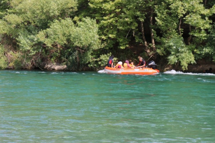 Piknik yaparken suda mahsur kaldılar