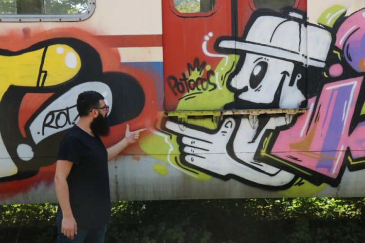 Tarihi boş vagonlar grafiticilerin mekanı oldu