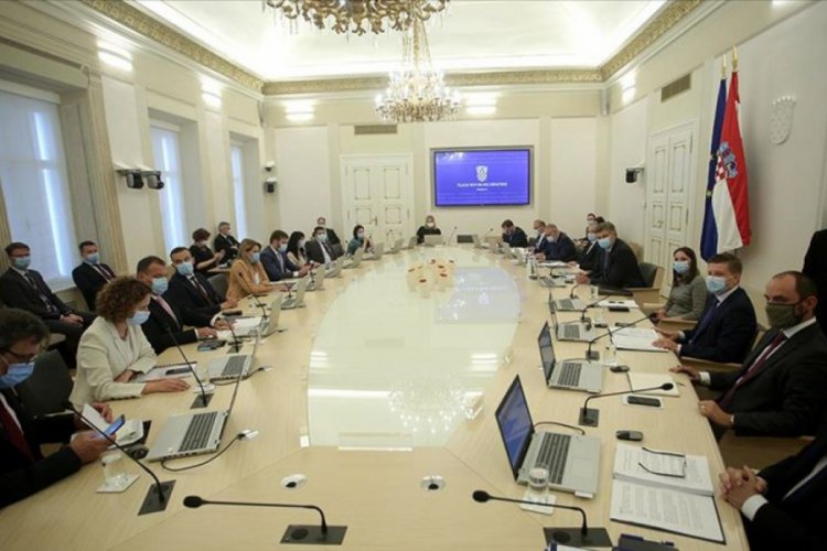 Hırvatistan'da merkez sağ parti HDZ'nin &ouml;nderliğinde yeni h&uuml;k&uuml;met kuruldu