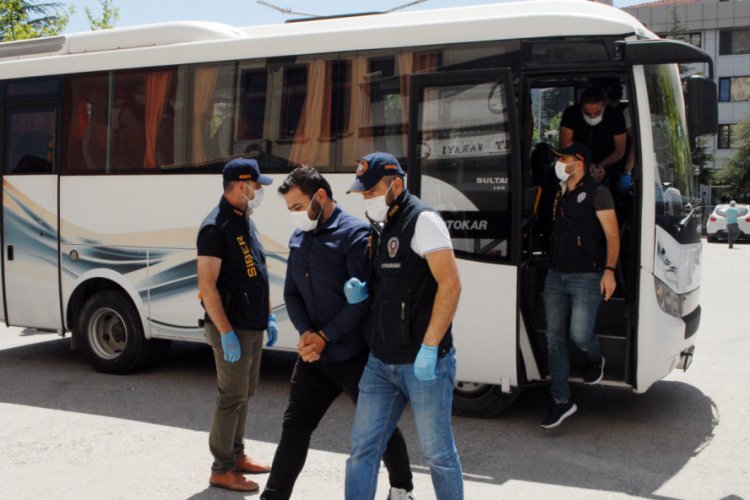 İnternet &uuml;zerinden 1 milyon TL'lik vurgun yapmışlardı!