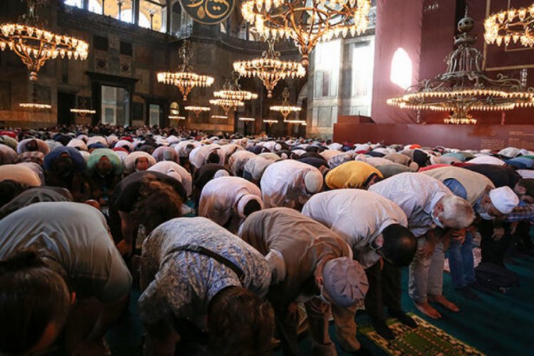 Ayasofya-i Kebir Cami-i Şerifi'nde akşam namazı kılındı