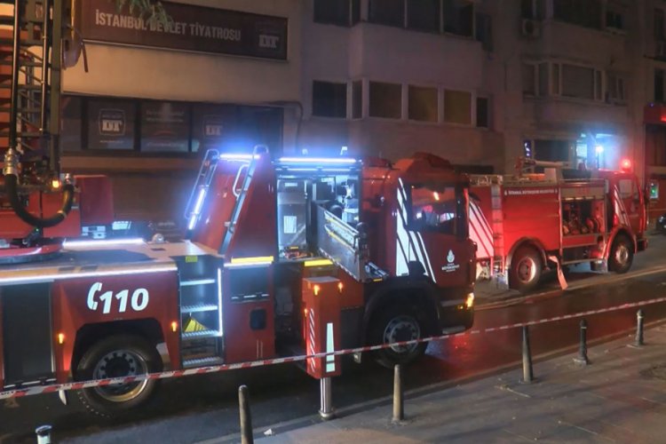 İstanbul Devlet Tiyatrosu binasında yangın paniği