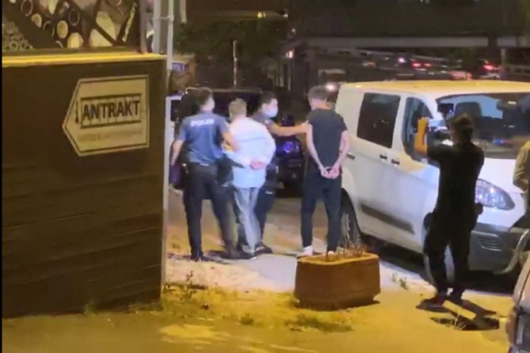 Polise silahlı saldırı: 10 g&ouml;zaltı
