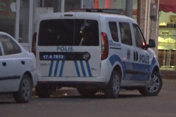 9 yaşındaki iki kız &ccedil;ocuğuna cinsel istismar soruşturmasında anne ve 2 kişi tutuklandı