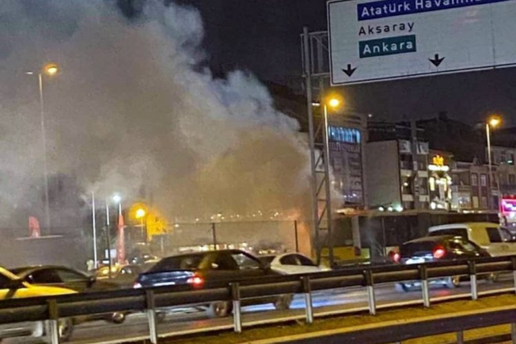 Metrob&uuml;ste korkutan yangın