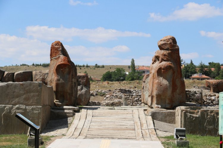Tun&ccedil; &Ccedil;ağı'na ait kalıntılara ulaşılan Alacah&ouml;y&uuml;k'te kazılar başlıyor