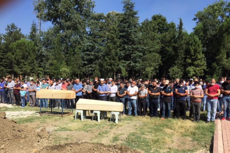 Bursa'da boğularak hayatını kaybeden amca yeğen toprağa verildi