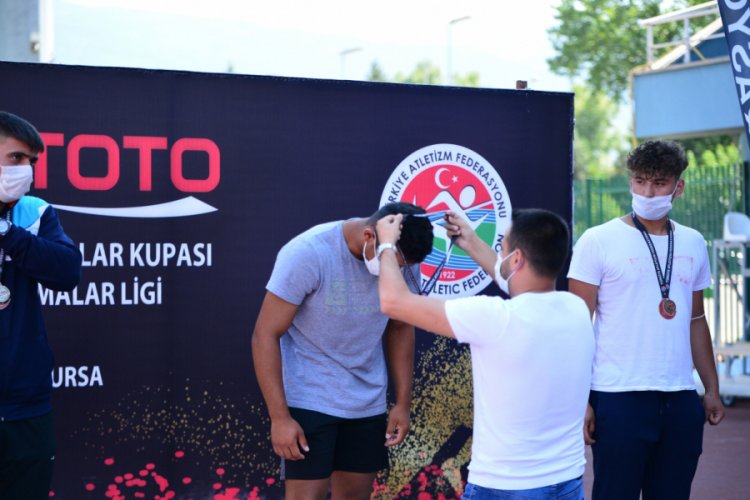 Bursa'ya ilk kupa atletizmden geldi