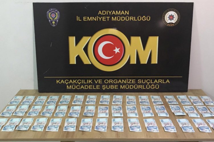 Bayram &ouml;ncesi piyasaya sahte para s&uuml;rerken yakalandılar