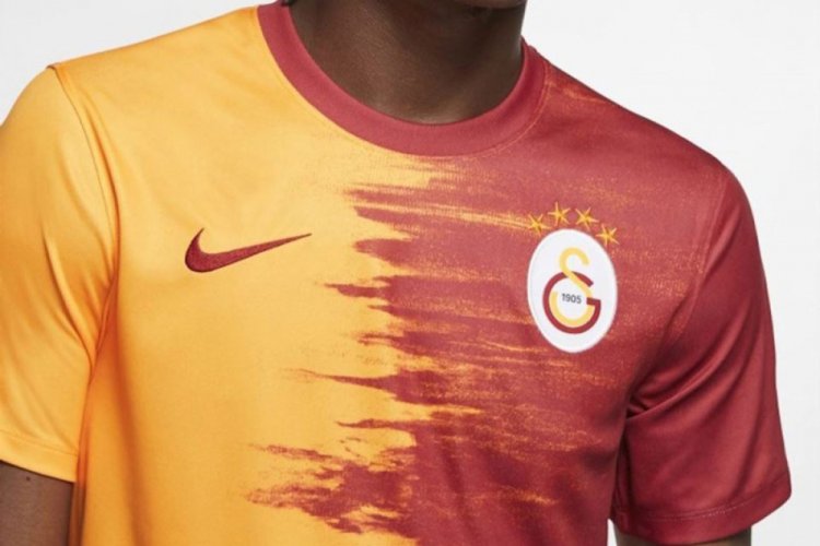 Galatasaray yeni sezon formalarını tanıtı