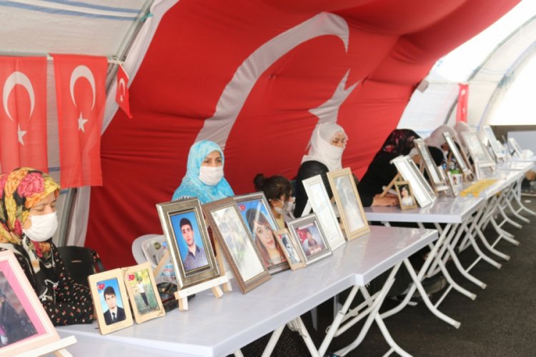 HDP &ouml;n&uuml;ndeki ailelerin evlat n&ouml;beti 329'uncu g&uuml;n&uuml;nde