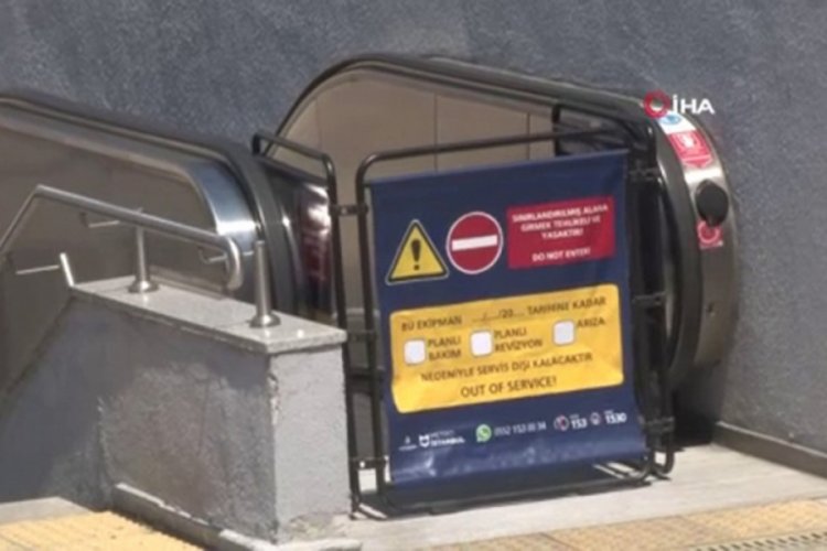 Metro istasyonu y&uuml;r&uuml;yen merdivenine binen kadın dehşeti yaşadı