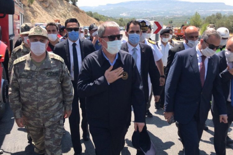 Bakan Akar: İlk bilgilere g&ouml;re ara&ccedil;ta teknik arıza oldu