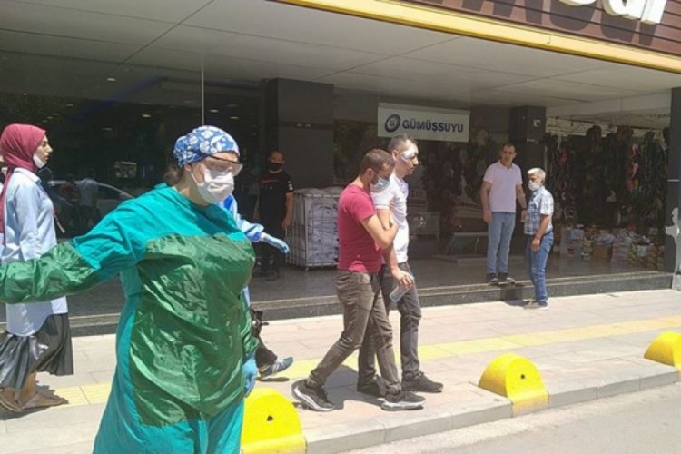 Mağaza m&uuml;d&uuml;r&uuml;ne maske dayağı