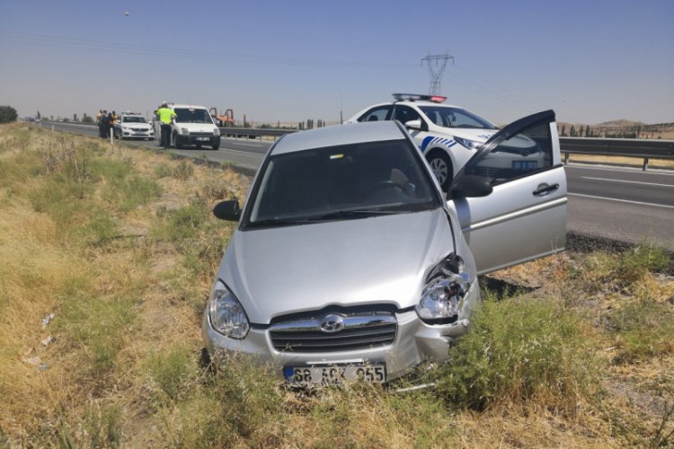 3 ara&ccedil;lı zincirleme trafik kazası: 4 yaralı