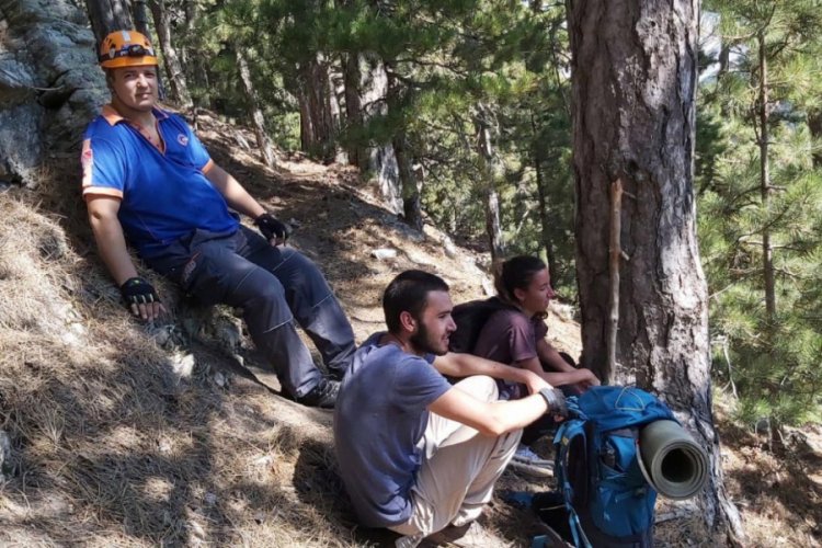 Dağda yollarını kaybeden iki kardeşi AFAD ekipleri buldu