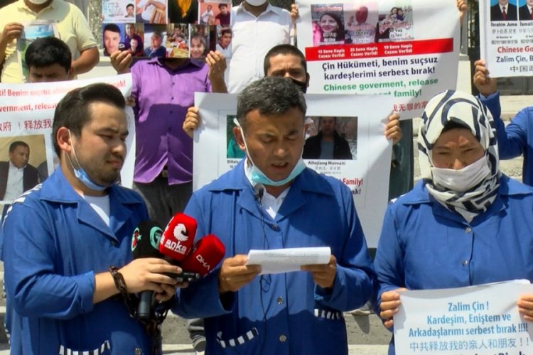 Beyazıt'ta Uygur T&uuml;rkleri eylem yaptı