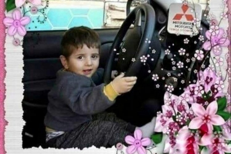 K&uuml;&ccedil;&uuml;k Ramazan, atladığı otomobilin altında kalarak &ouml;ld&uuml;