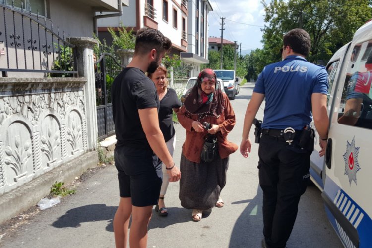 75 yaşındaki kadına saldırdılar, bağırınca ka&ccedil;tılar