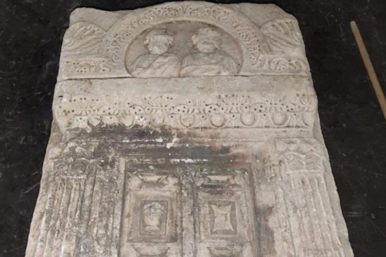 Define avcıları, mezar taşını dahi &ccedil;almışlar!