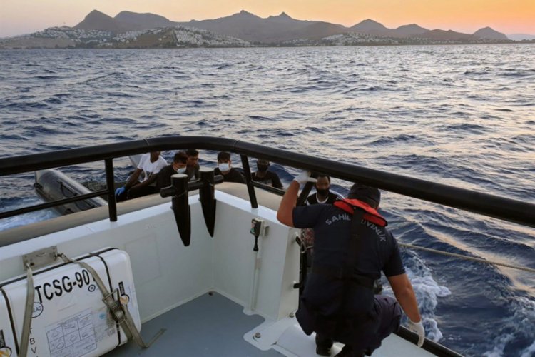 Yunan Sahil G&uuml;venliği yine sığınmacıları &ouml;l&uuml;me terk etti