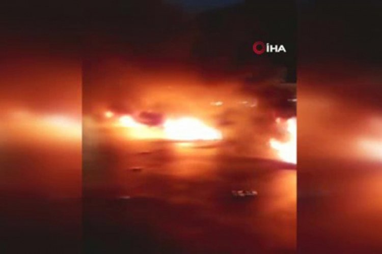L&uuml;bnan'da protestocular, yolları kapattı